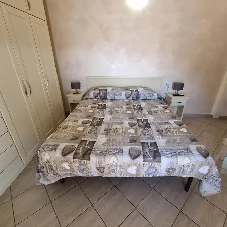E Casa Al Castello 4* روشيلا لونيكا