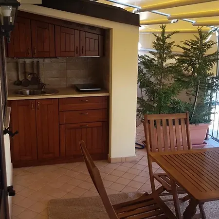 E Casa Al Castello فندق مبيت وإفطار روشيلا لونيكا