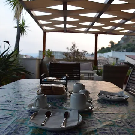 E Casa Al Castello روشيلا لونيكا