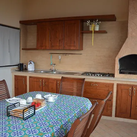 E Casa Al Castello فندق مبيت وإفطار روشيلا لونيكا