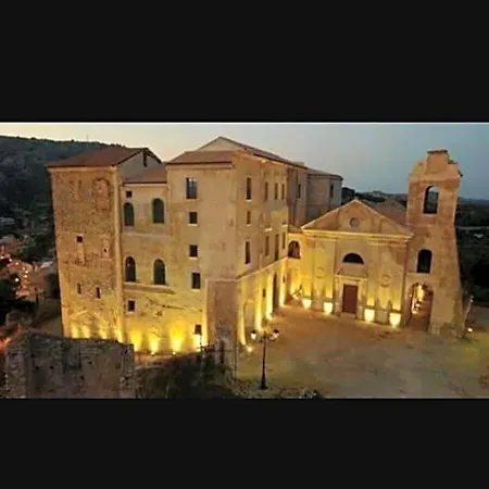 E Casa Al Castello 住宿加早餐酒店 罗切拉伊奥尼卡