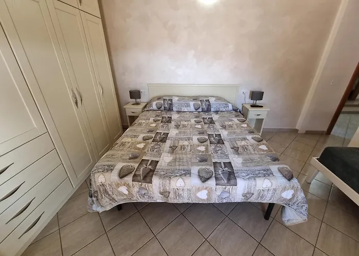 E Casa Al Castello 4* روشيلا لونيكا