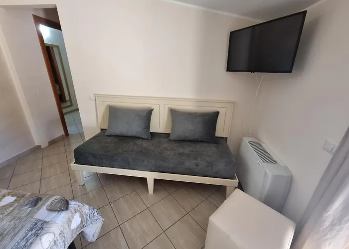 E Casa Al Castello 4* روشيلا لونيكا