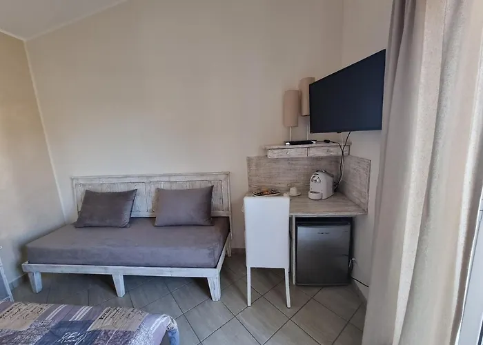 فندق مبيت وإفطار E Casa Al Castello روشيلا لونيكا