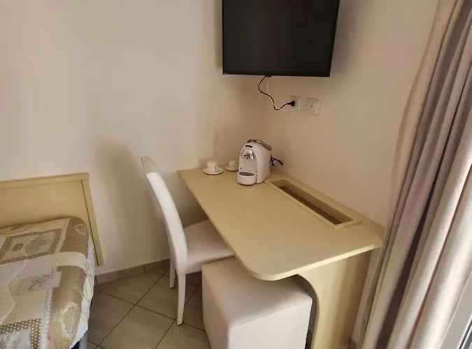 E Casa Al Castello 4* روشيلا لونيكا