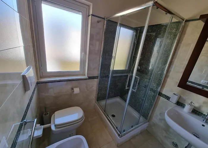 E Casa Al Castello فندق مبيت وإفطار روشيلا لونيكا