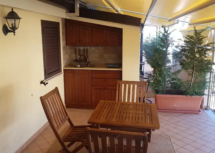 E Casa Al Castello روشيلا لونيكا