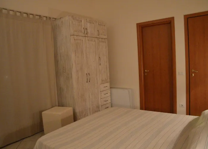 E Casa Al Castello 4* روشيلا لونيكا