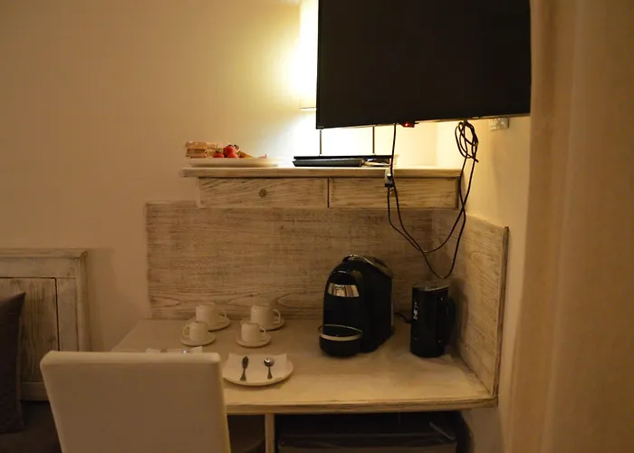 E Casa Al Castello فندق مبيت وإفطار روشيلا لونيكا