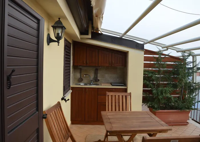 E Casa Al Castello روشيلا لونيكا