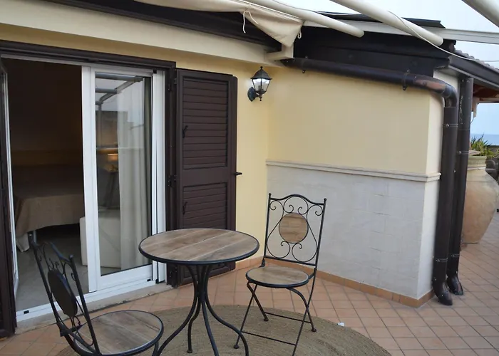 E Casa Al Castello 4* روشيلا لونيكا