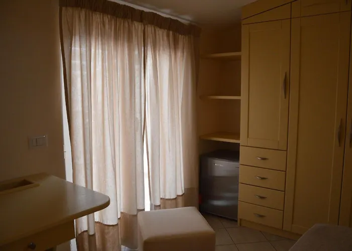 E Casa Al Castello 4* روشيلا لونيكا