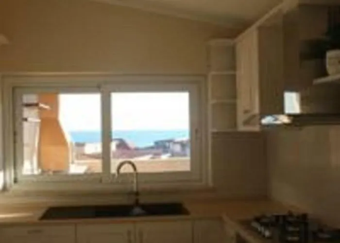 فندق مبيت وإفطار E Casa Al Castello روشيلا لونيكا